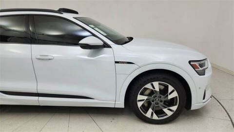 2022 Audi e-tron quattro Premium