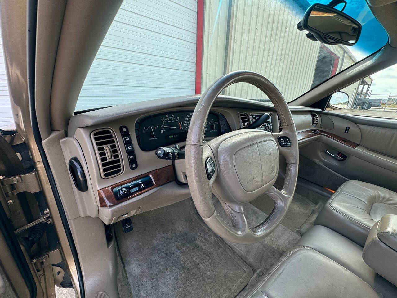 2000 Buick Park Avenue for sale at Carnival Car Company in Victoria, TX