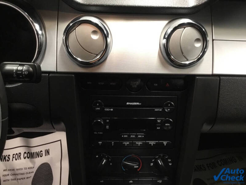 2005 Ford Mustang GT Deluxe