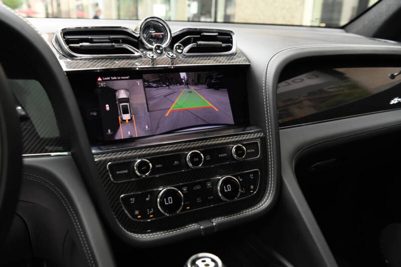 2024 Bentley Bentayga Azure V8