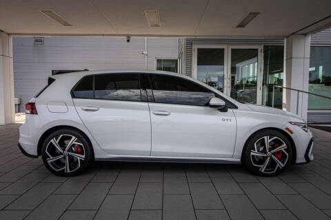 2025 Volkswagen Golf GTI SE