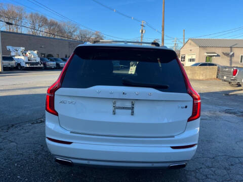 2020 Volvo XC90 T6 Momentum 6-Passenger