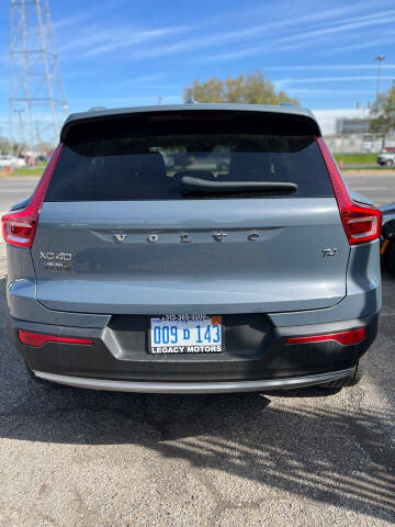 2022 Volvo XC40 T4 Momentum