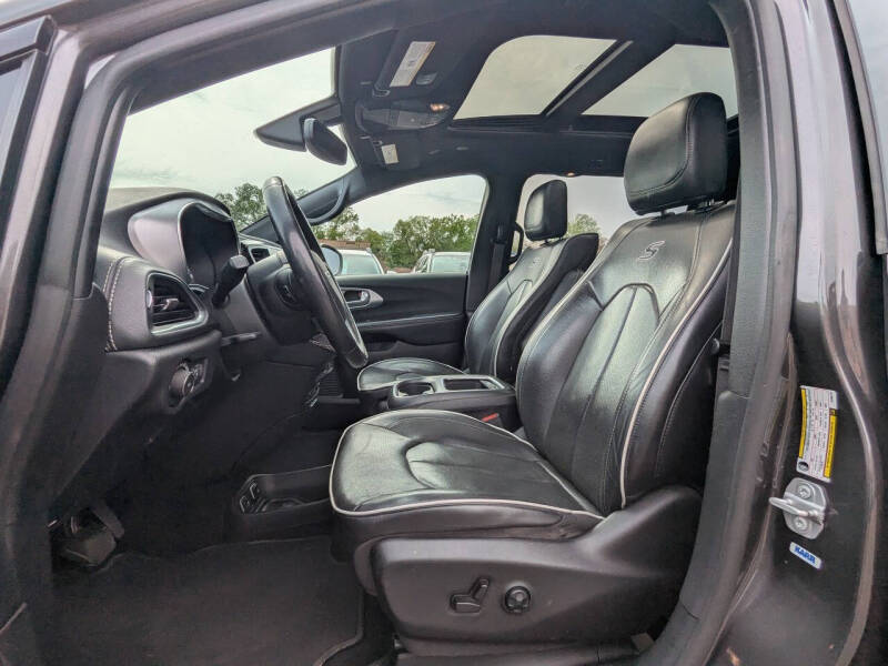 2020 Chrysler Pacifica Limited Red S