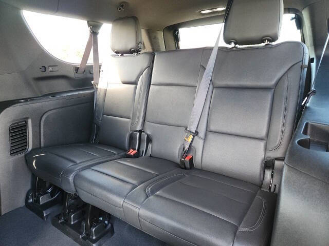 2024 Chevrolet Suburban LT