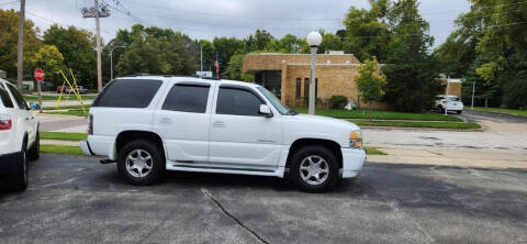 2003 GMC Yukon for sale at VINE STREET MOTOR CO in Urbana IL