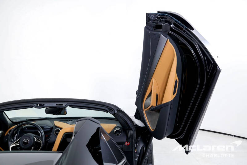 2022 McLaren 720S Spider Luxury