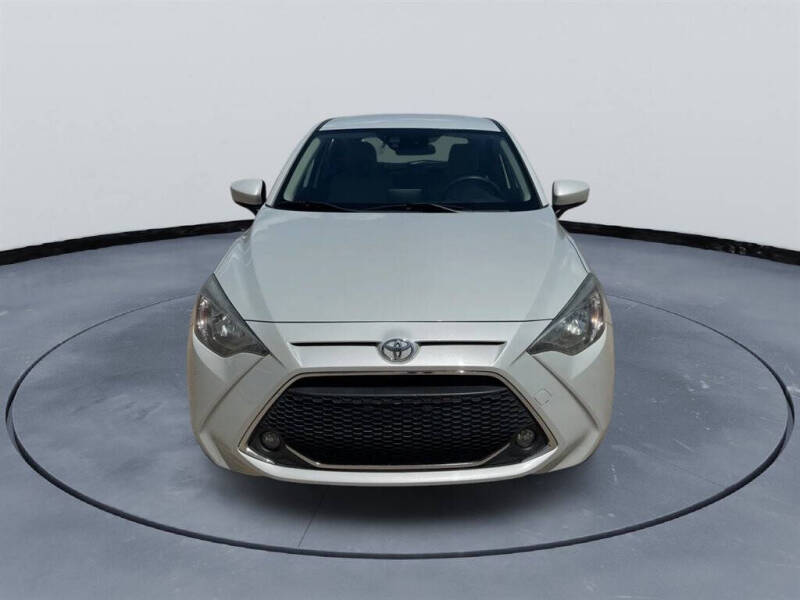 2020 Toyota Yaris Hatchback LE