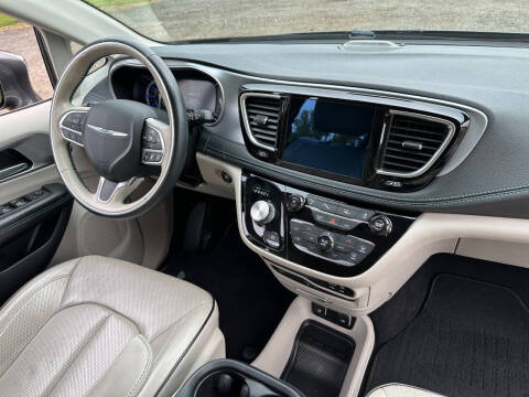 2017 Chrysler Pacifica Hybrid Platinum