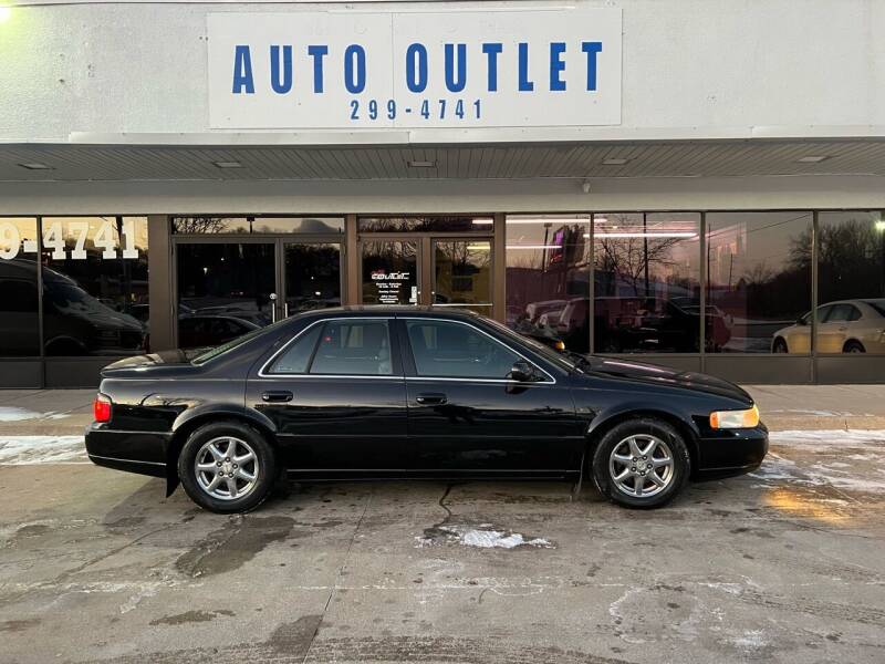 2002 Cadillac Seville for sale at Auto Outlet in Des Moines IA