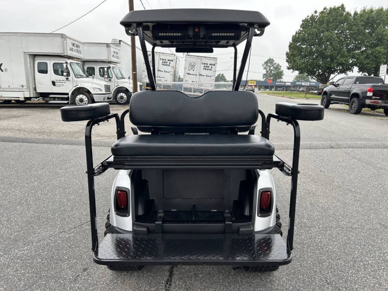 2016 E-Z-GO RXV