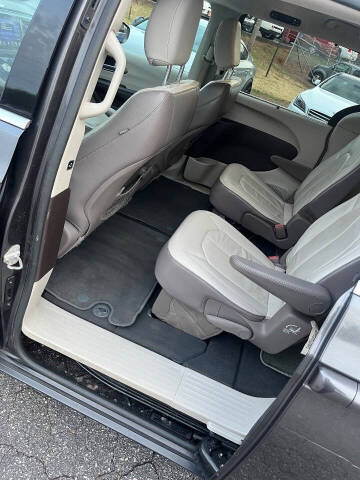 2017 Chrysler Pacifica Touring-L