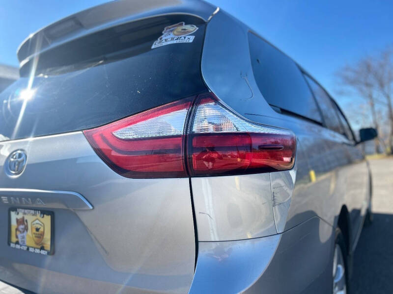 2017 Toyota Sienna LE 8-Passenger