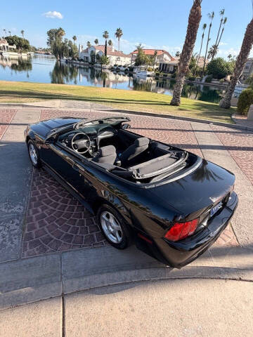 2004 Ford Mustang Deluxe
