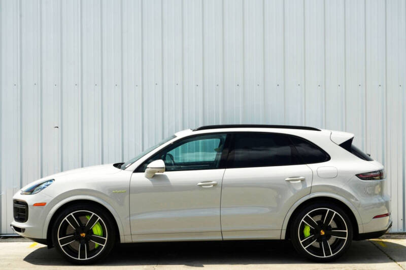 2022 Porsche Cayenne Turbo S E-Hybrid