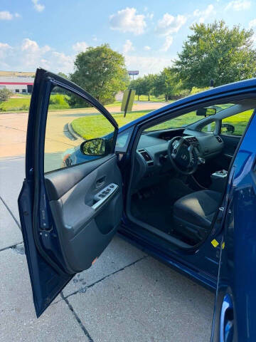 2012 Toyota Prius v Two