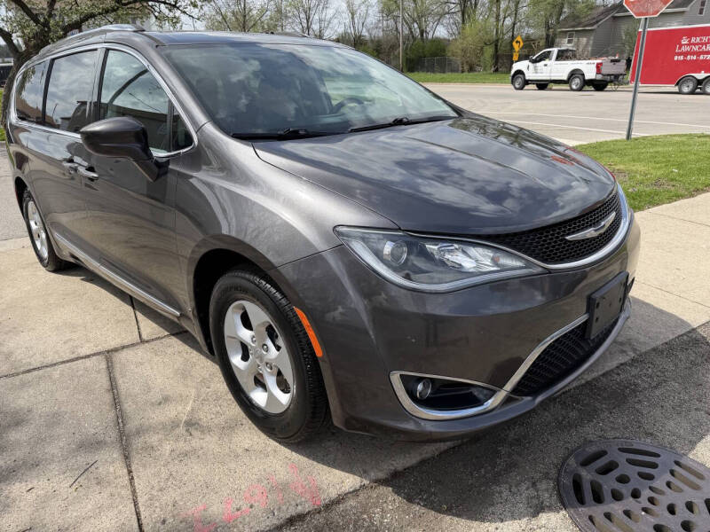 2017 Chrysler Pacifica Touring-L Plus
