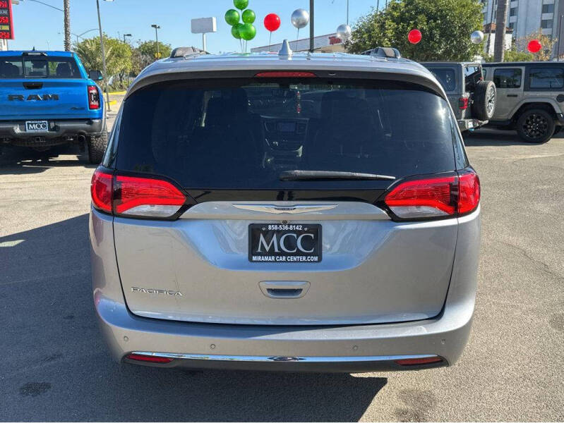 2017 Chrysler Pacifica Touring-L