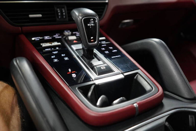 2019 Porsche Cayenne E-Hybrid