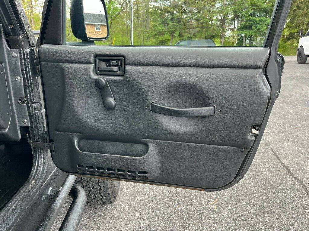 2004 Jeep Wrangler 34