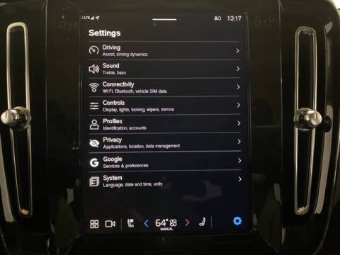 2025 Volvo XC40 B5 Plus Bright Theme