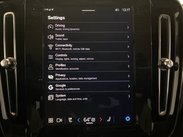 2025 Volvo XC40 B5 Plus Bright Theme