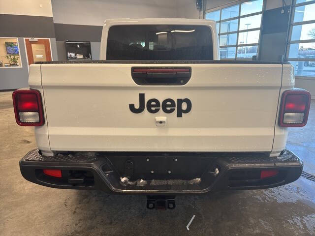 2024 Jeep Gladiator NightHawk