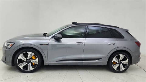 2022 Audi e-tron quattro Premium Plus