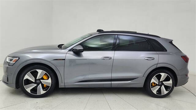 2022 Audi e-tron quattro Premium Plus