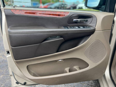 2013 Chrysler Town and Country Touring-L