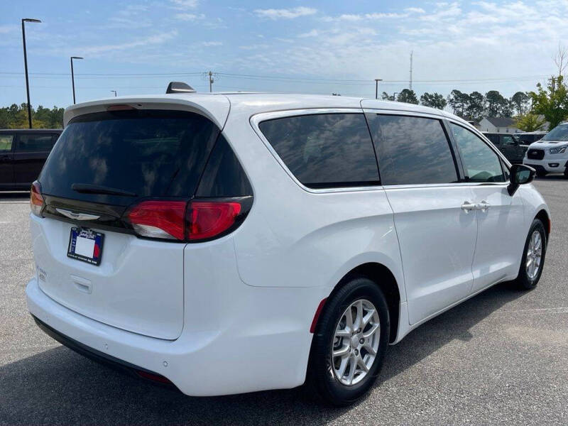 2027 Chrysler Pacifica LX