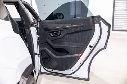 2023 Lamborghini Urus Performante