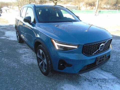 2024 Volvo XC40 B5 Plus Dark Theme
