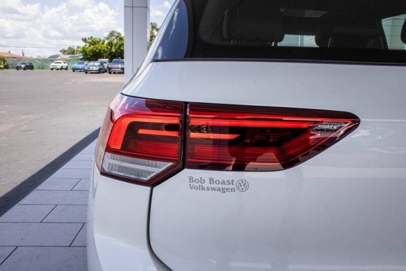 2025 Volkswagen Golf GTI SE