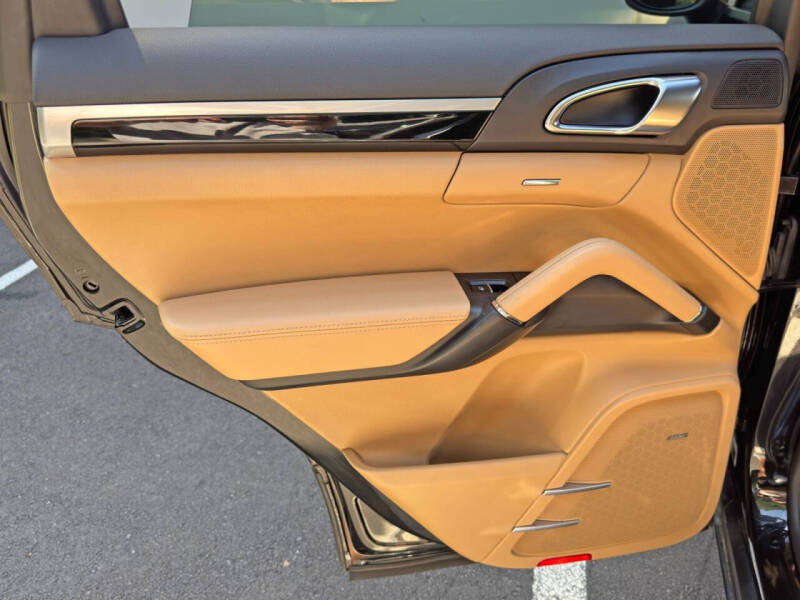 2014 Porsche Cayenne Platinum