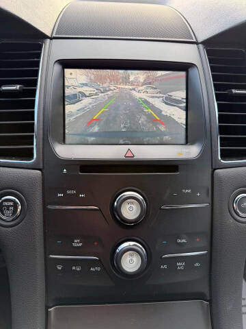 2017 Ford Taurus SEL