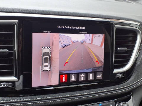 2026 Chrysler Pacifica Select
