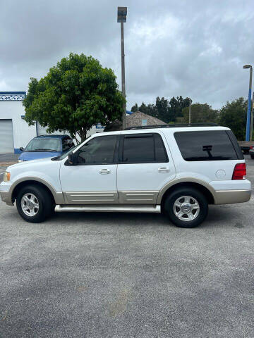 2005 Ford Expedition for sale at WHEELZ AND DEALZ, LLC in Fort Pierce FL