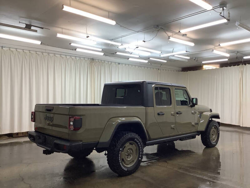 2026 Jeep Gladiator Sport
