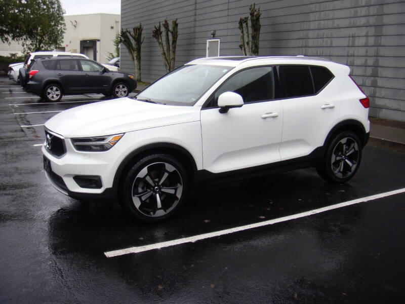 2020 Volvo XC40 Momentum's photo
