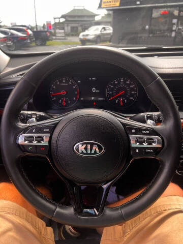 2017 Kia Cadenza Technology