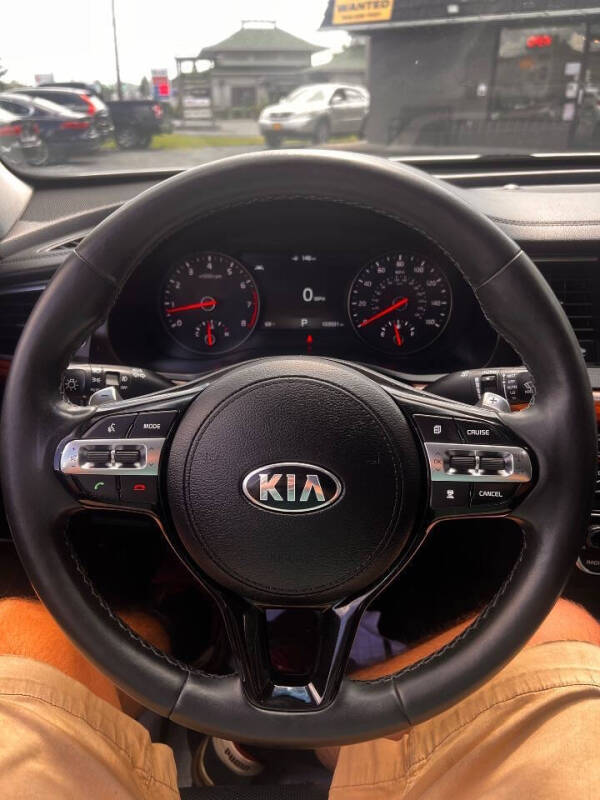 2017 Kia Cadenza Technology