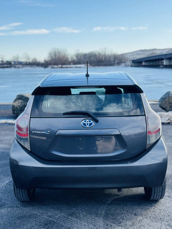 2014 Toyota Prius c Four