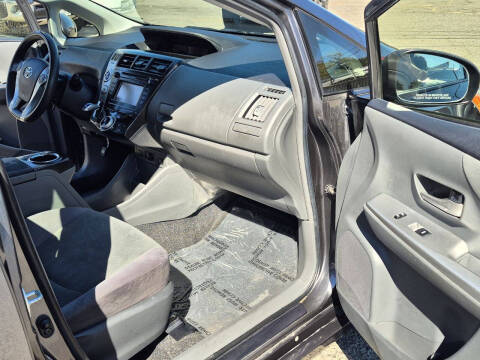 2013 Toyota Prius v Three