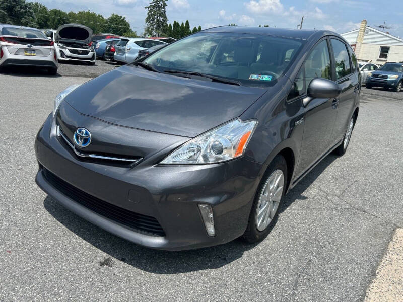 2013 Toyota Prius v Three