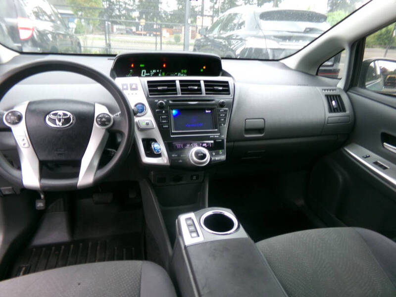 2014 Toyota Prius v Two