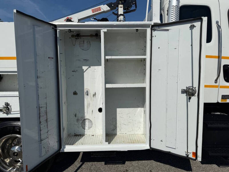 2014 Freightliner 108 SD