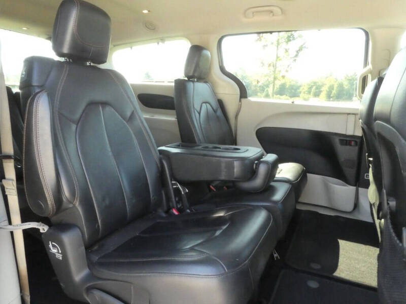 2017 Chrysler Pacifica Touring-L