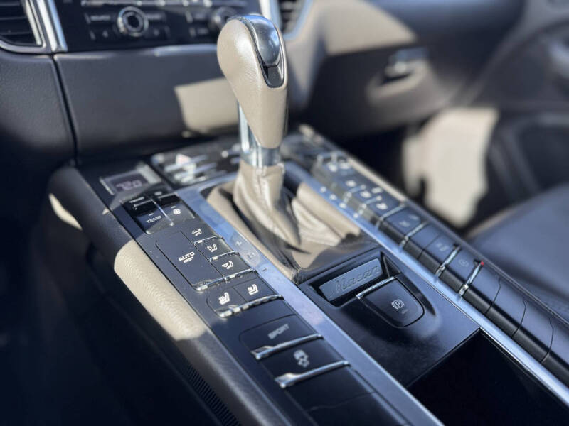 2015 Porsche Macan S