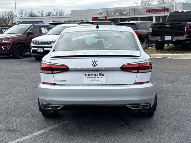2021 Volkswagen Passat R-Line